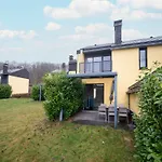 Sunday Hambachtal, Hotel