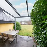 Sunday Hambachtal, Hotel